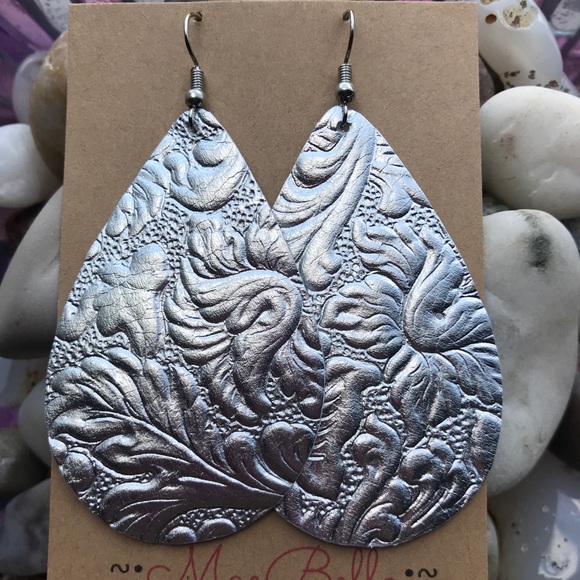 Tooled leather teardrop silver - Picture 1 of 1